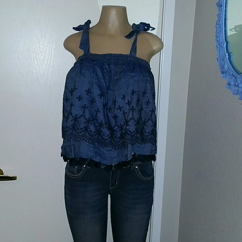 This top is just adorable! It is NWT